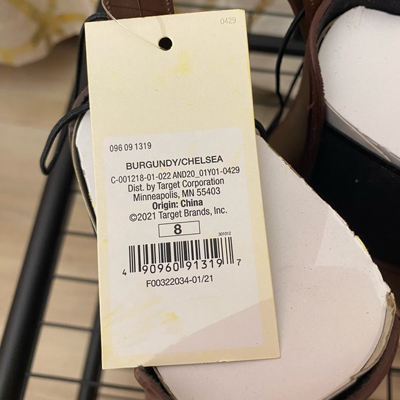 NWT Women’s A New Day Brown Chelsea Rainboot Size 8 - Picture 4 of 4